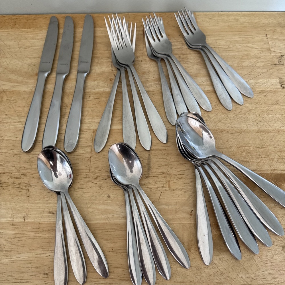 Oneida Flatware Glossy Pointed Plain 6-06 China 24 Piece Replacements